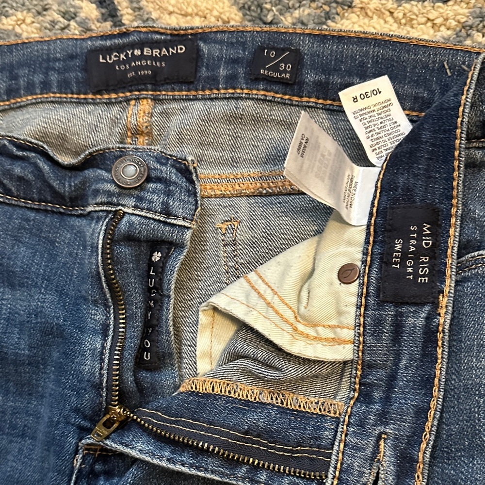 Lucky brand women’s jeans size 10/30 regular, mid wide straight sweet style.